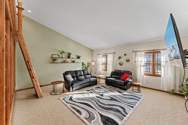 1011 Pine Grove Drive, Reedsburg, WI 53959