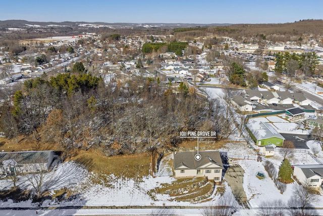 1011 Pine Grove Drive, Reedsburg, WI 53959