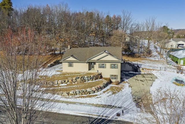 1011 Pine Grove Drive, Reedsburg, WI 53959