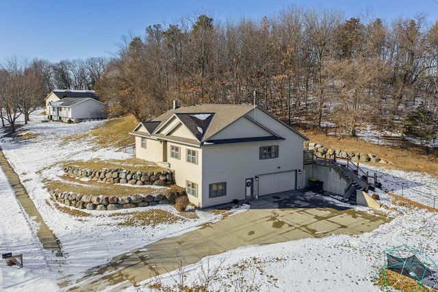 1011 Pine Grove Drive, Reedsburg, WI 53959