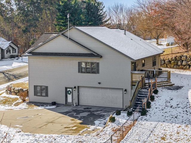 1011 Pine Grove Drive, Reedsburg, WI 53959