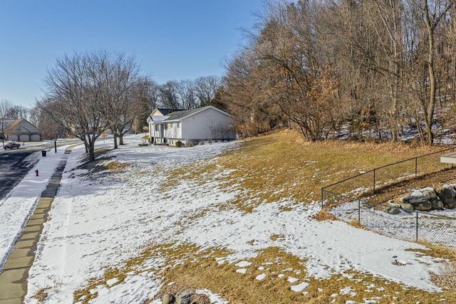 1011 Pine Grove Drive, Reedsburg, WI 53959