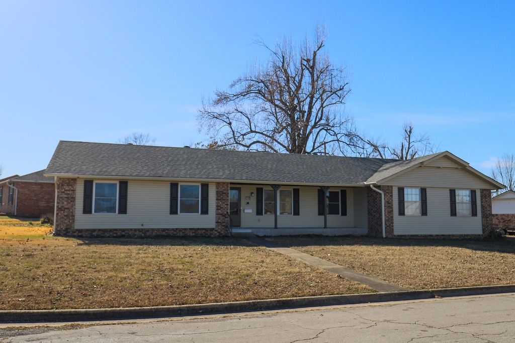 1702 W Mimosa Street, Rogers, AR 72758