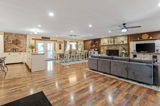 1380A Cheatham Dam Rd, Ashland City, TN 37015