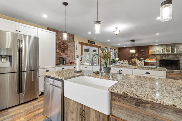 1380A Cheatham Dam Rd, Ashland City, TN 37015