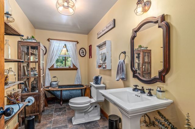 1380A Cheatham Dam Rd, Ashland City, TN 37015