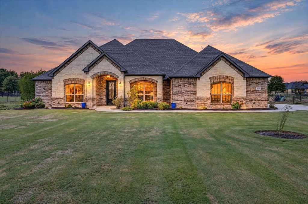 2025 Forest Bluff Trail, Azle, TX 76020 — exterior
