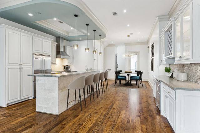 5214 Calle Cordoba Place, Houston, TX 77007