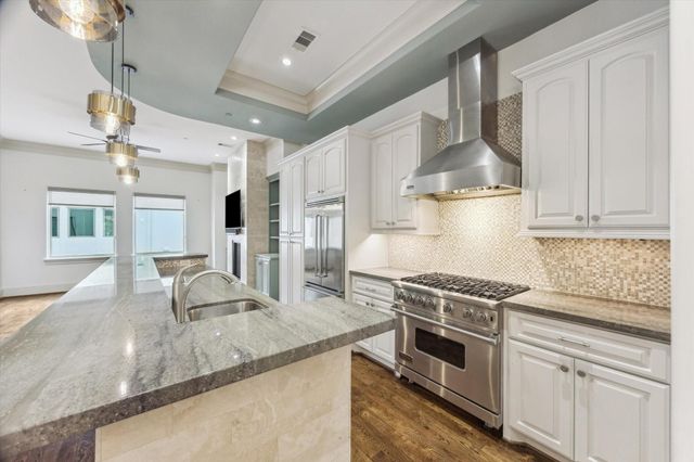 5214 Calle Cordoba Place, Houston, TX 77007