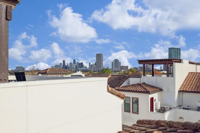 5214 Calle Cordoba Place, Houston, TX 77007