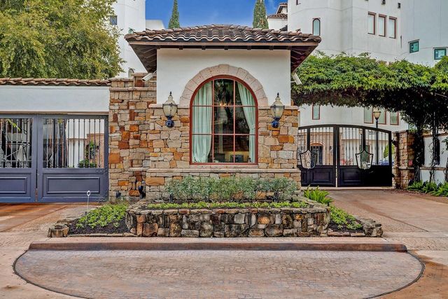5214 Calle Cordoba Place, Houston, TX 77007