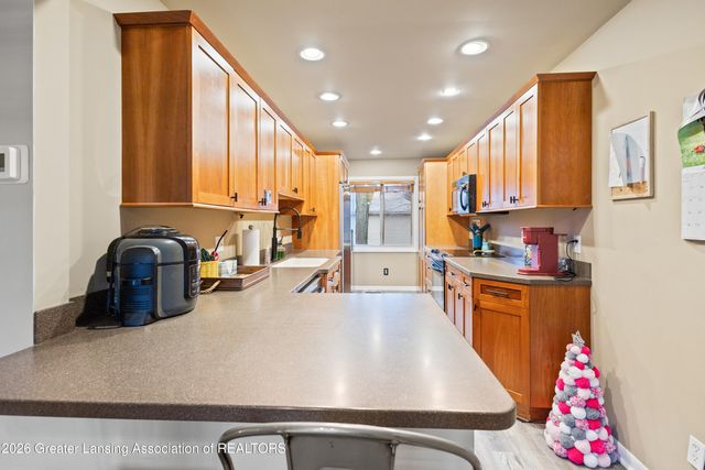 906 Montevideo Drive B, Lansing, MI 48917