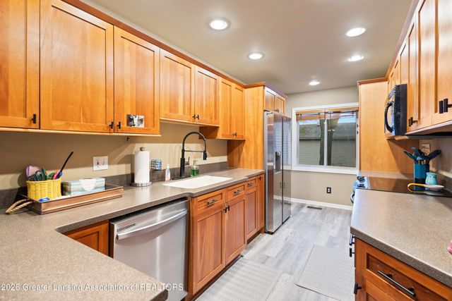 906 Montevideo Drive B, Lansing, MI 48917