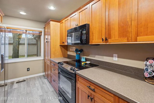 906 Montevideo Drive B, Lansing, MI 48917