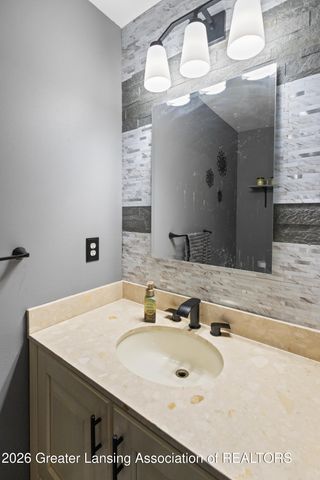 906 Montevideo Drive B, Lansing, MI 48917