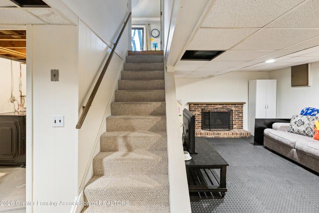 906 Montevideo Drive B, Lansing, MI 48917