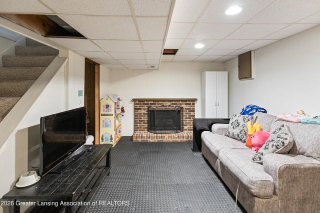 906 Montevideo Drive B, Lansing, MI 48917