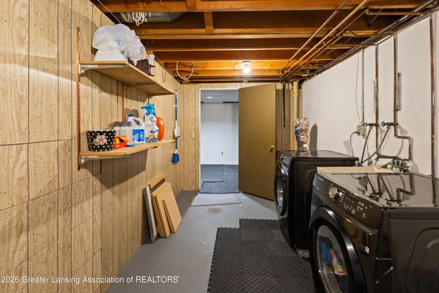 906 Montevideo Drive B, Lansing, MI 48917