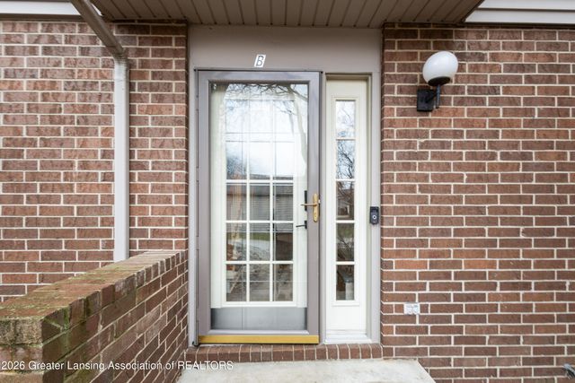 906 Montevideo Drive B, Lansing, MI 48917