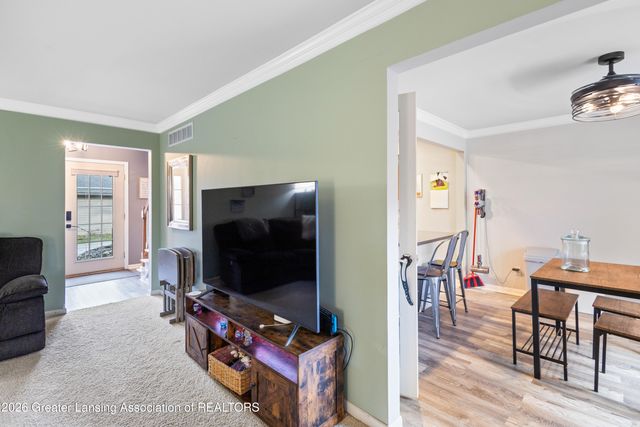 906 Montevideo Drive B, Lansing, MI 48917