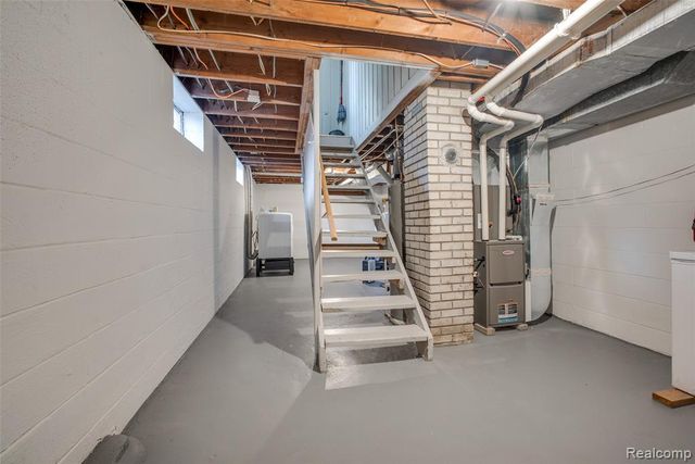 1076 W Kurtz Avenue, Flint, MI 48505