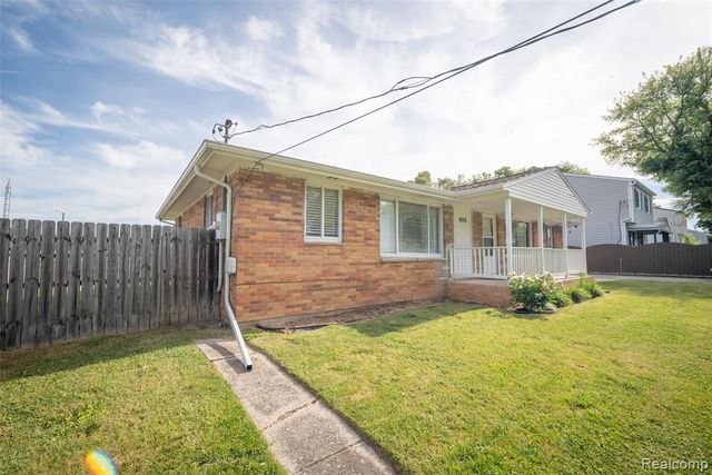 1076 W Kurtz Avenue, Flint, MI 48505