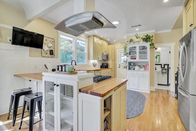 1215 Castro St, Martinez, CA 94553