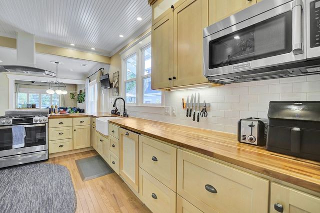 1215 Castro St, Martinez, CA 94553