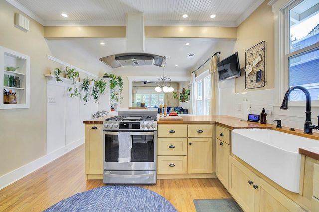 1215 Castro St, Martinez, CA 94553