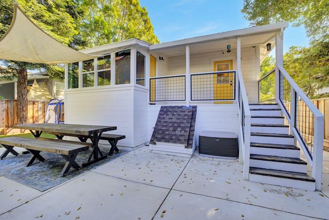 1215 Castro St, Martinez, CA 94553