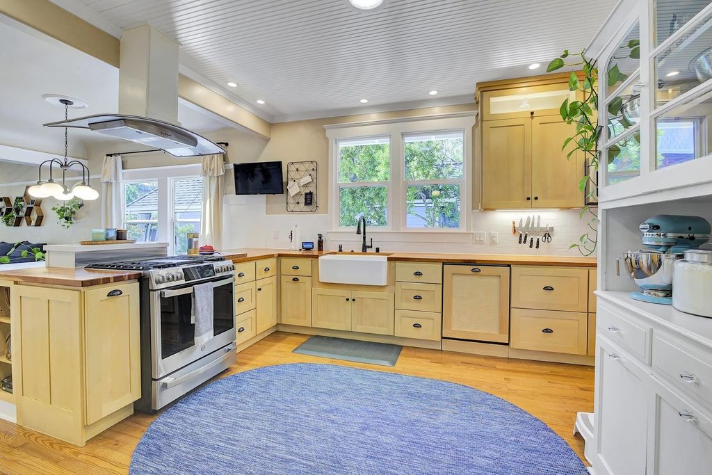 1215 Castro St, Martinez, CA 94553