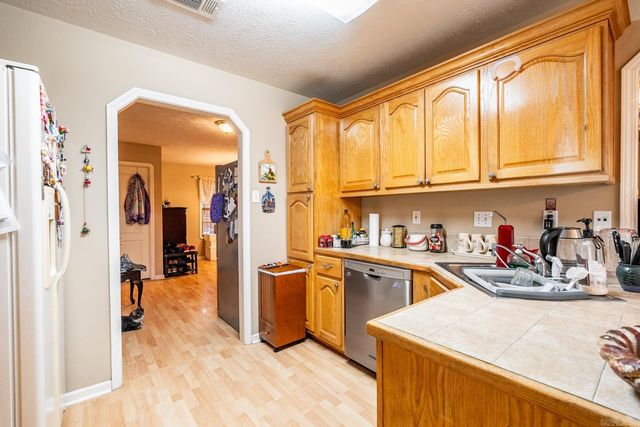 1665 Highpoint, Conway, AR 72034