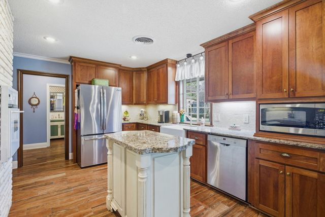 1518 S Chateau Circle, Lake Charles, LA 70605