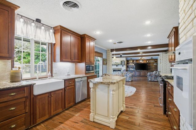 1518 S Chateau Circle, Lake Charles, LA 70605