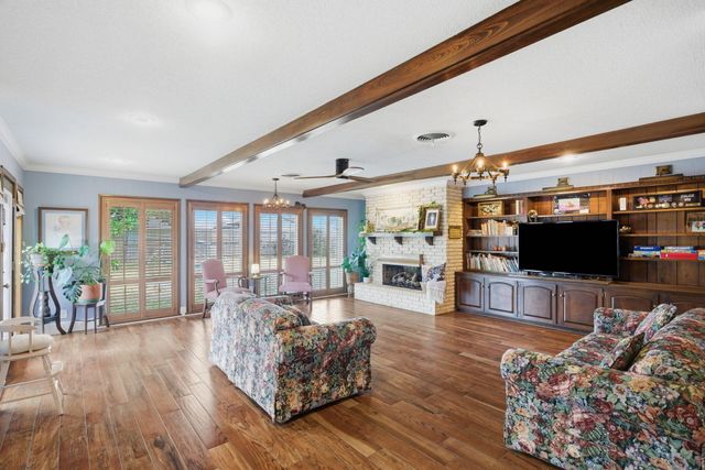 1518 S Chateau Circle, Lake Charles, LA 70605