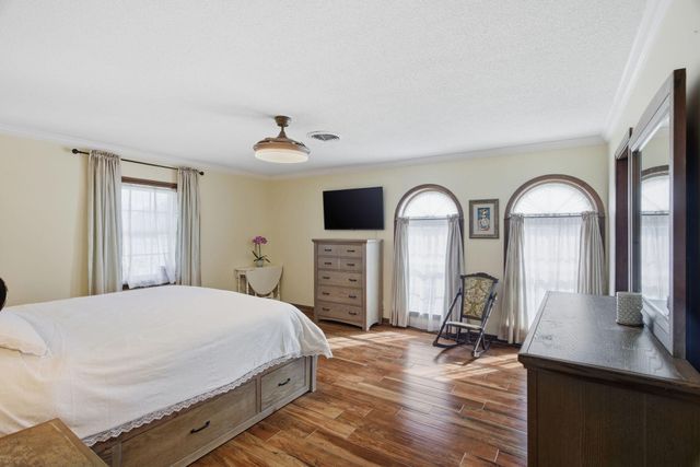 1518 S Chateau Circle, Lake Charles, LA 70605