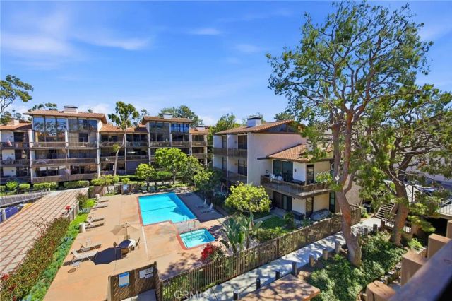 6318 Marina Pacifica Drive North, Long Beach, CA 90803