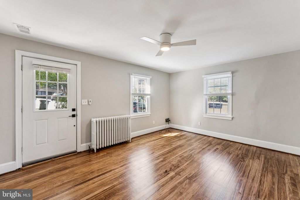 2153 N TAYLOR ST, Arlington, VA 22207