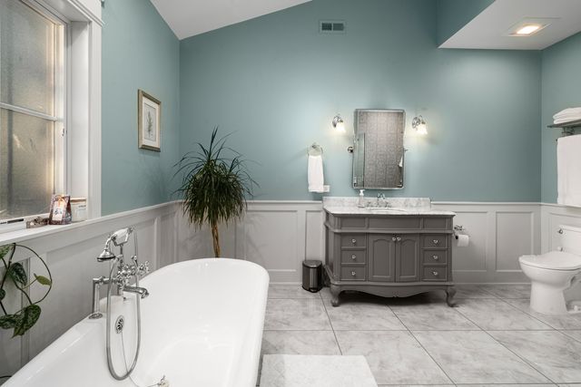 326 E Central Road, Arlington Heights, IL 60005