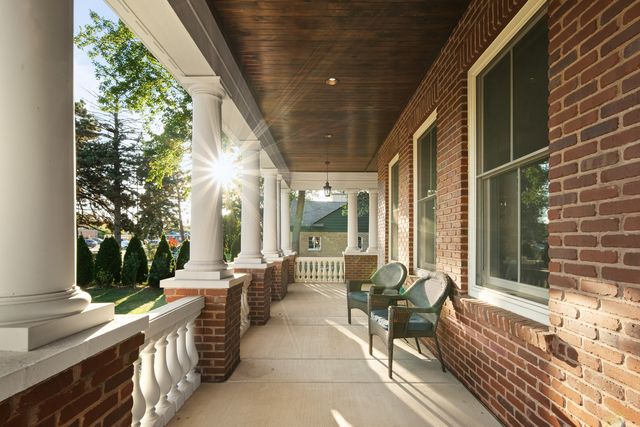 326 E Central Road, Arlington Heights, IL 60005