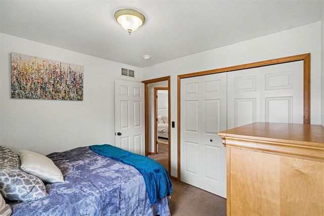 2422 Par Court, Howell, MI 48843