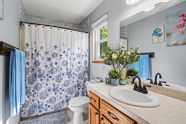 2422 Par Court, Howell, MI 48843