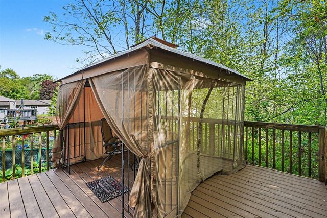 2422 Par Court, Howell, MI 48843