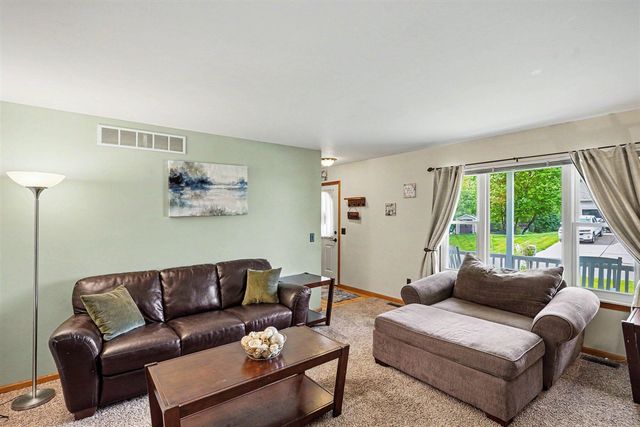 2422 Par Court, Howell, MI 48843