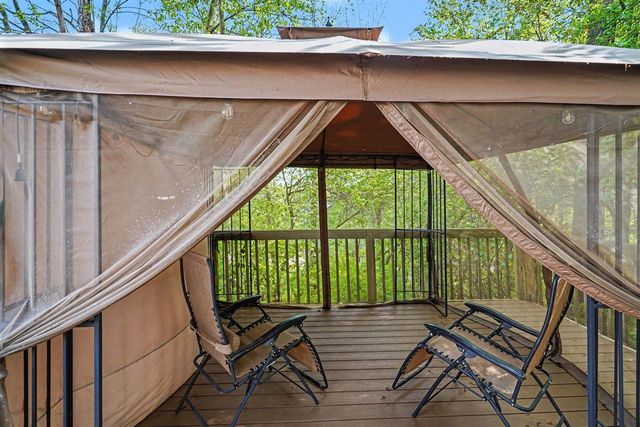 2422 Par Court, Howell, MI 48843