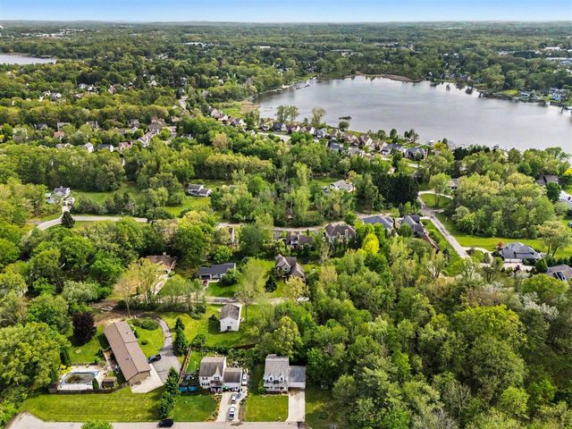 2422 Par Court, Howell, MI 48843