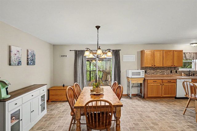 2422 Par Court, Howell, MI 48843