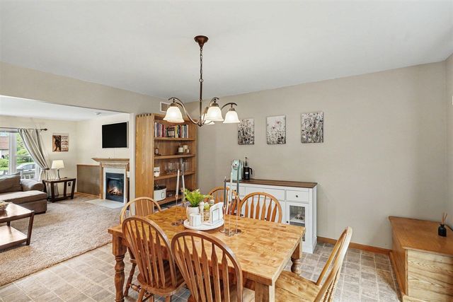 2422 Par Court, Howell, MI 48843