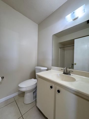 1180 Carlton Court 207, Fort Pierce, FL 34949