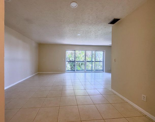 1180 Carlton Court 207, Fort Pierce, FL 34949